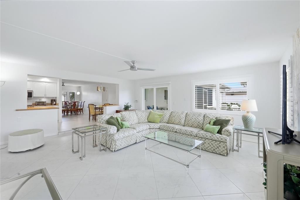En Venta: $750,000 (4 camas, 2 baños, 2102 Pies cuadrados)