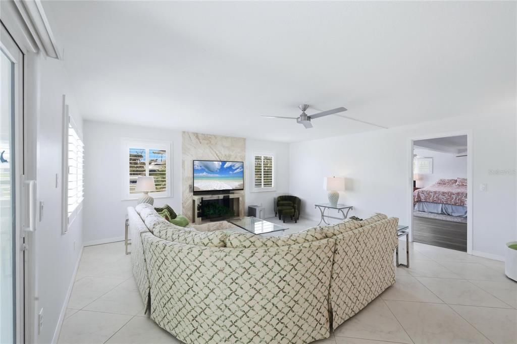 En Venta: $750,000 (4 camas, 2 baños, 2102 Pies cuadrados)