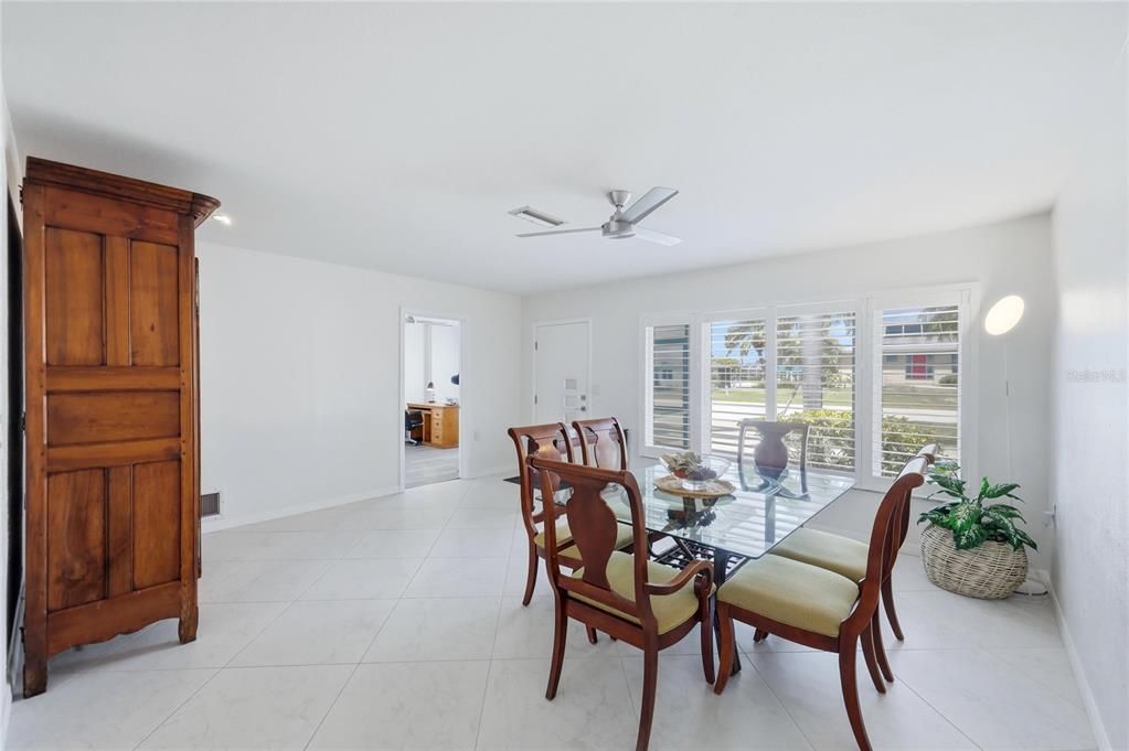 En Venta: $750,000 (4 camas, 2 baños, 2102 Pies cuadrados)