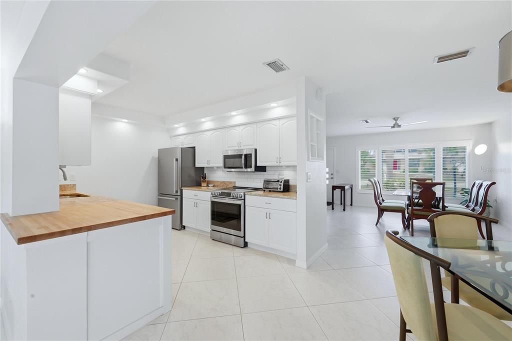 En Venta: $750,000 (4 camas, 2 baños, 2102 Pies cuadrados)