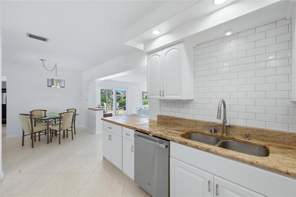 En Venta: $750,000 (4 camas, 2 baños, 2102 Pies cuadrados)