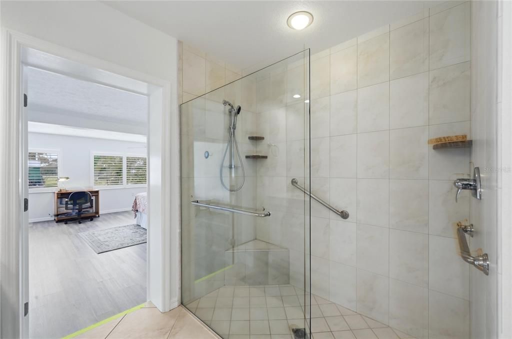 En Venta: $750,000 (4 camas, 2 baños, 2102 Pies cuadrados)