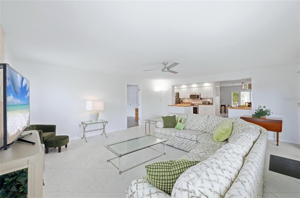 En Venta: $750,000 (4 camas, 2 baños, 2102 Pies cuadrados)