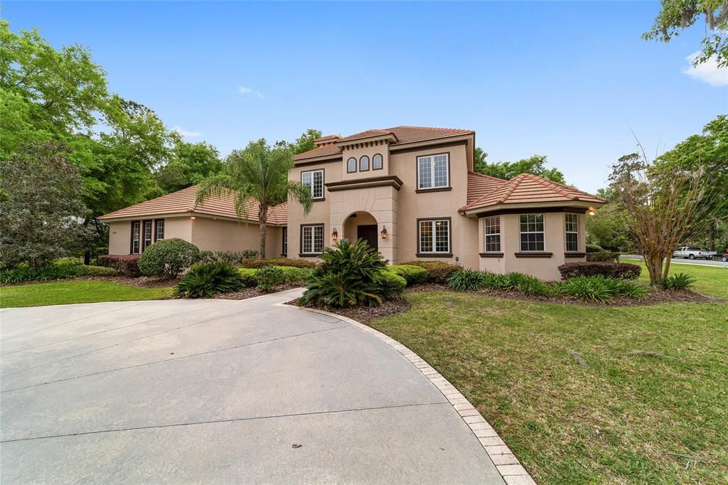 На продажу: $1,082,768 (6 спален, 4 ванн, 3936 Квадратных фут)