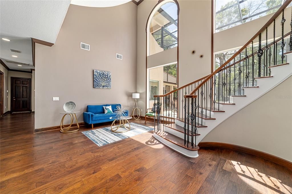 На продажу: $1,082,768 (6 спален, 4 ванн, 3936 Квадратных фут)