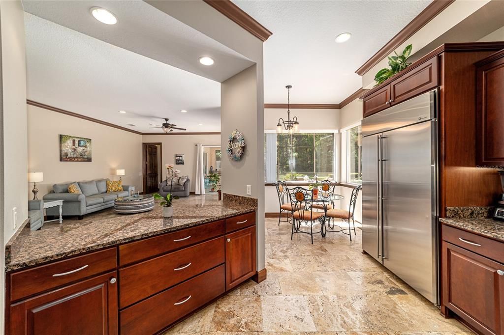 На продажу: $1,082,768 (6 спален, 4 ванн, 3936 Квадратных фут)