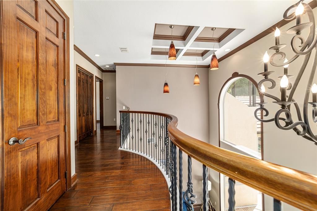 На продажу: $1,082,768 (6 спален, 4 ванн, 3936 Квадратных фут)