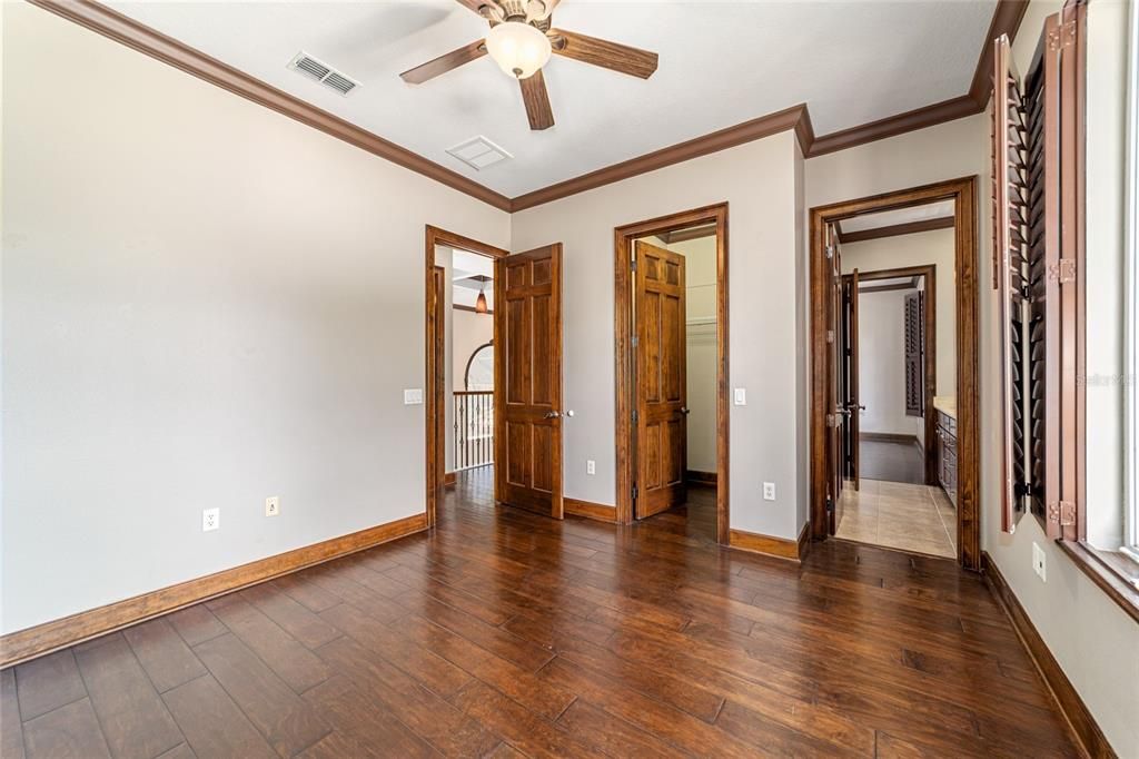 На продажу: $1,082,768 (6 спален, 4 ванн, 3936 Квадратных фут)