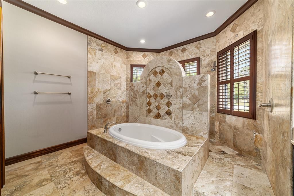 На продажу: $1,082,768 (6 спален, 4 ванн, 3936 Квадратных фут)