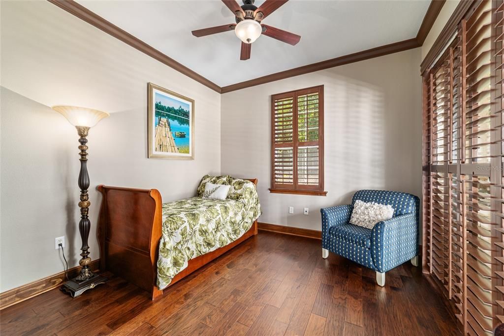 На продажу: $1,082,768 (6 спален, 4 ванн, 3936 Квадратных фут)