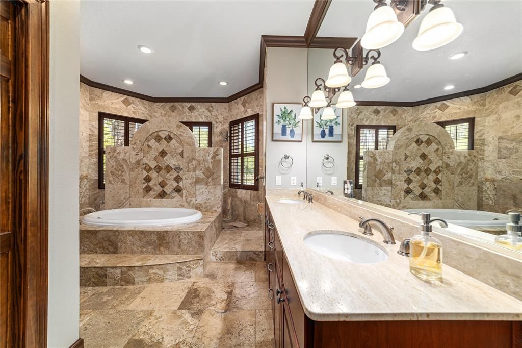 На продажу: $1,082,768 (6 спален, 4 ванн, 3936 Квадратных фут)