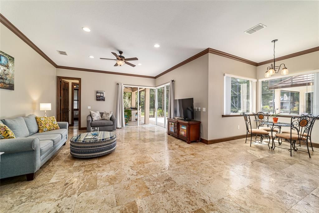 На продажу: $1,082,768 (6 спален, 4 ванн, 3936 Квадратных фут)