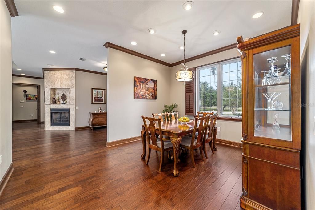 На продажу: $1,082,768 (6 спален, 4 ванн, 3936 Квадратных фут)