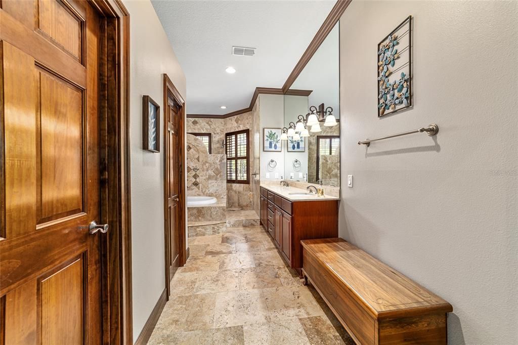 На продажу: $1,082,768 (6 спален, 4 ванн, 3936 Квадратных фут)