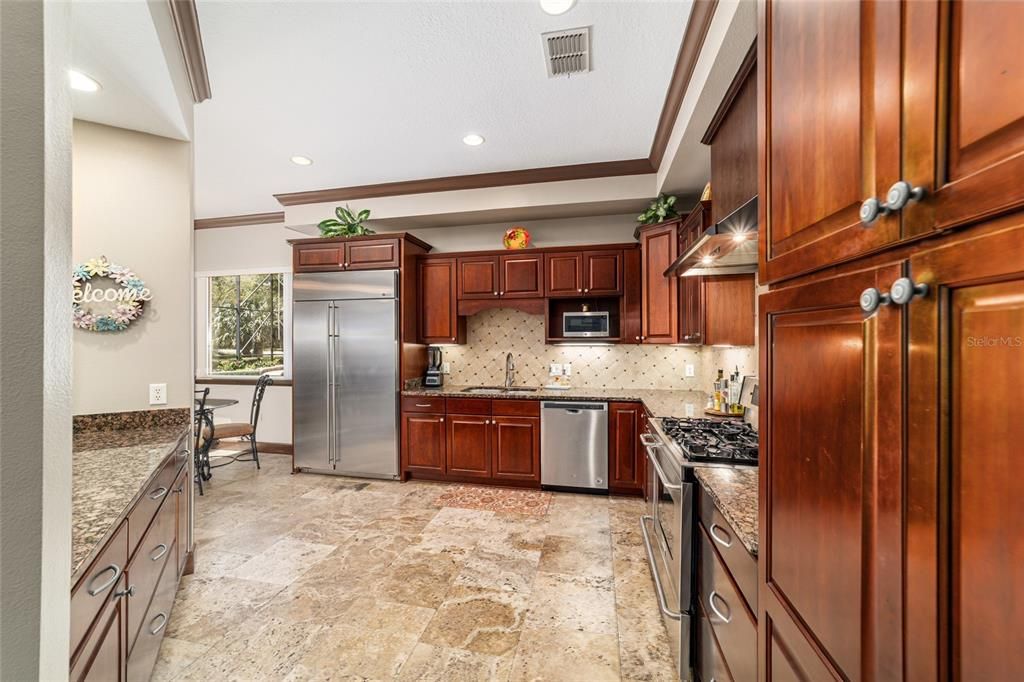 На продажу: $1,082,768 (6 спален, 4 ванн, 3936 Квадратных фут)