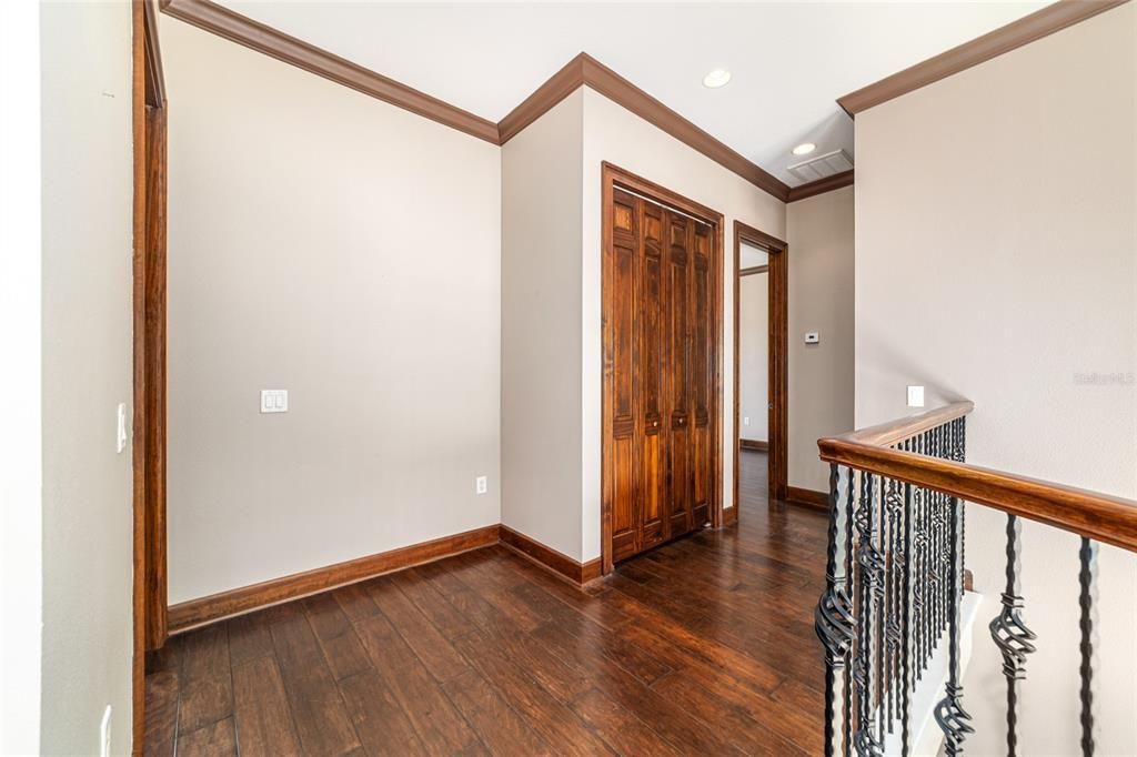 На продажу: $1,082,768 (6 спален, 4 ванн, 3936 Квадратных фут)