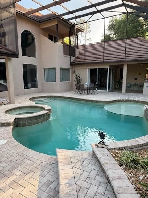 На продажу: $1,082,768 (6 спален, 4 ванн, 3936 Квадратных фут)