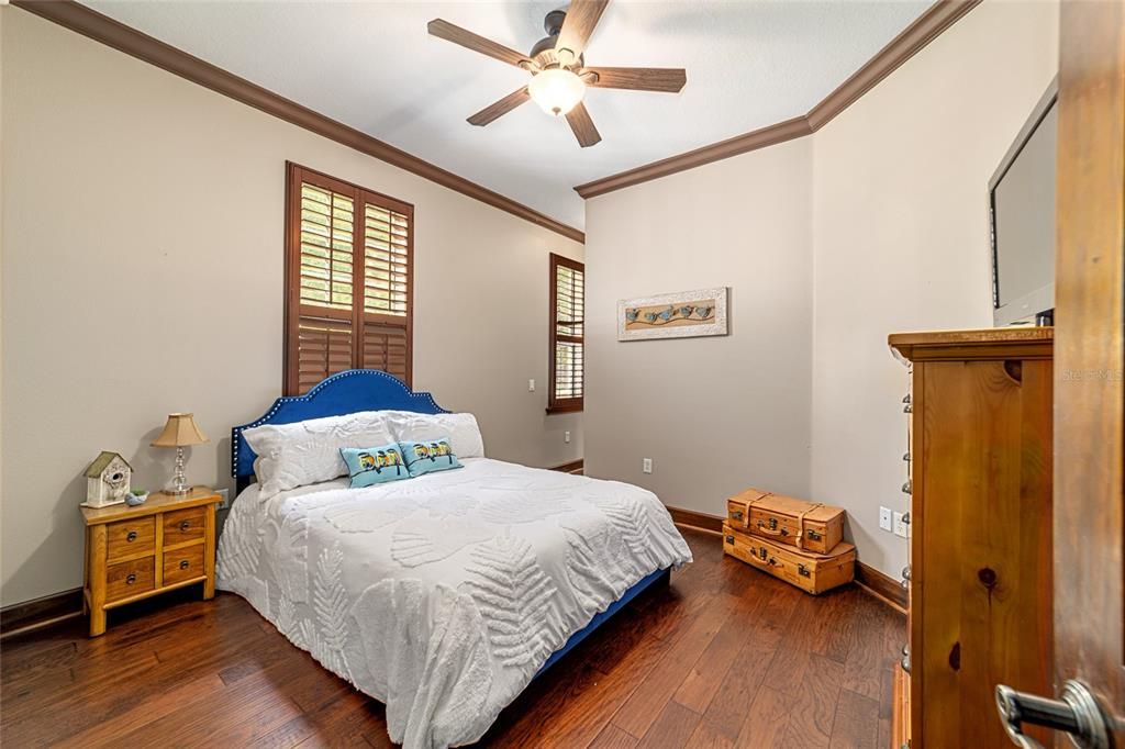 На продажу: $1,082,768 (6 спален, 4 ванн, 3936 Квадратных фут)