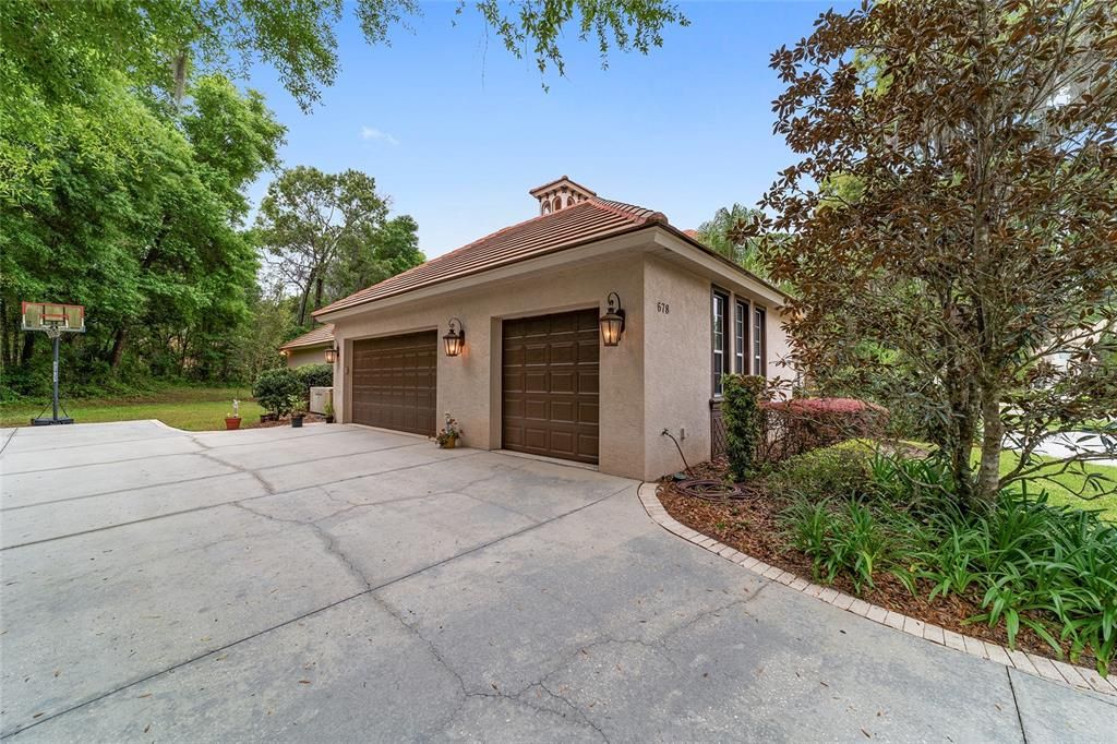 На продажу: $1,082,768 (6 спален, 4 ванн, 3936 Квадратных фут)