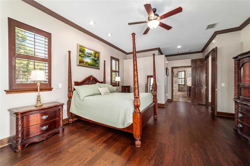 На продажу: $1,082,768 (6 спален, 4 ванн, 3936 Квадратных фут)