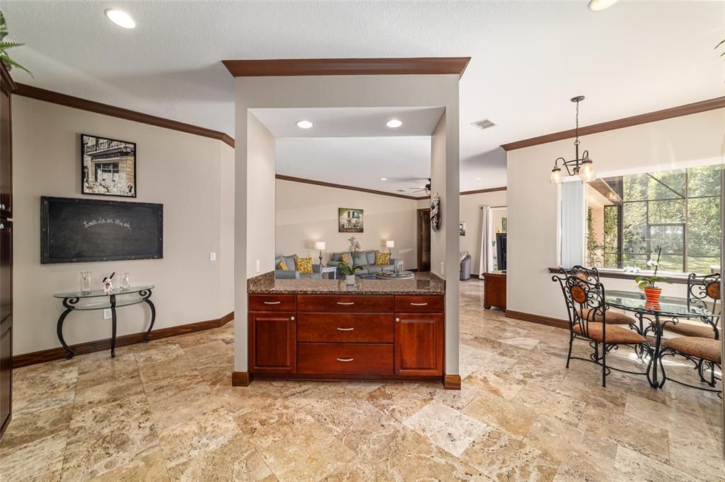 На продажу: $1,082,768 (6 спален, 4 ванн, 3936 Квадратных фут)