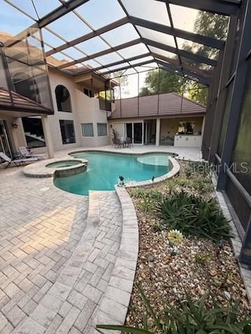 На продажу: $1,082,768 (6 спален, 4 ванн, 3936 Квадратных фут)