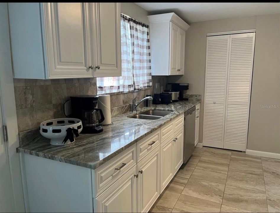Activo con contrato: $3,950 (4 camas, 2 baños, 1878 Pies cuadrados)