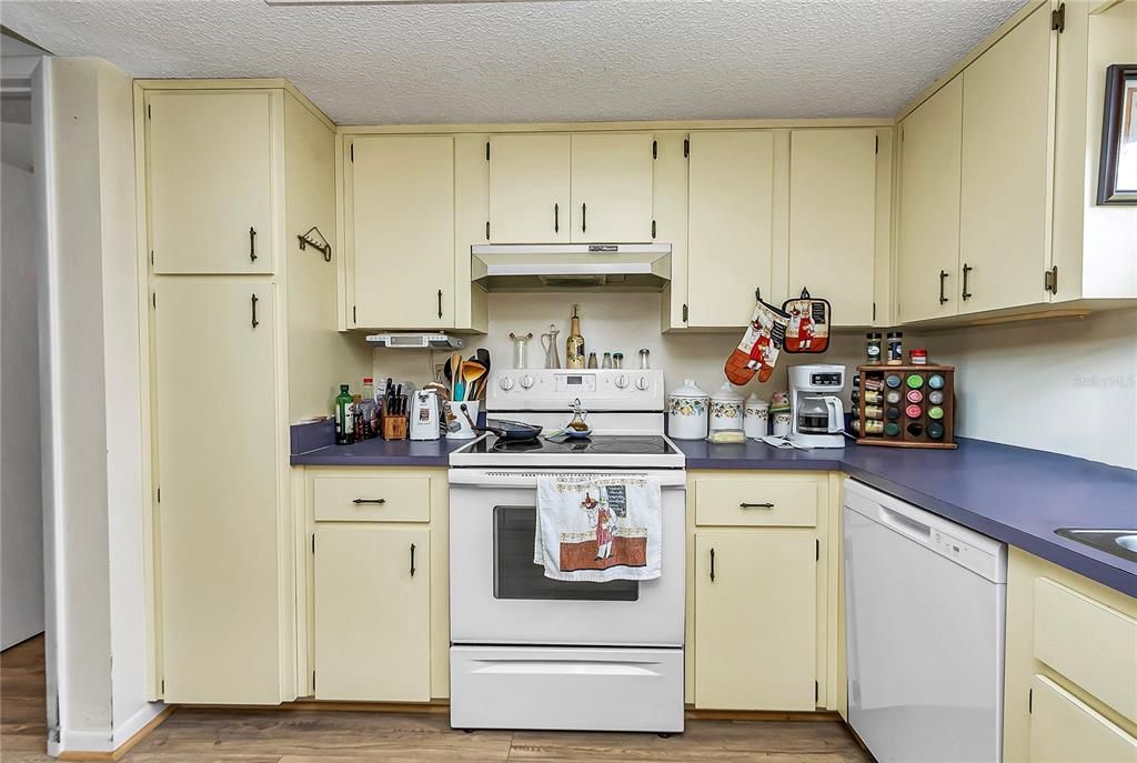 待售: $200,000 (2 贝兹, 2 浴室, 1432 平方英尺)