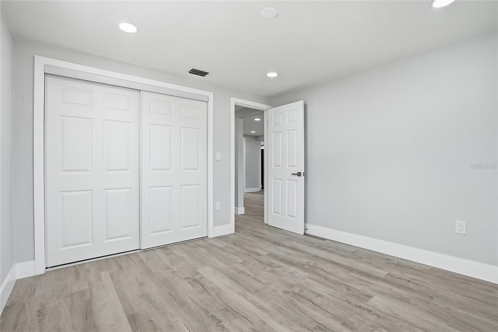 Activo con contrato: $329,000 (4 camas, 2 baños, 1561 Pies cuadrados)