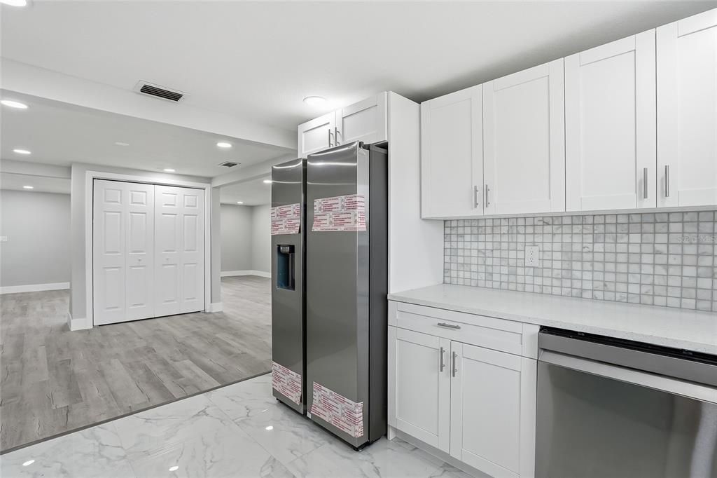 Activo con contrato: $329,000 (4 camas, 2 baños, 1561 Pies cuadrados)