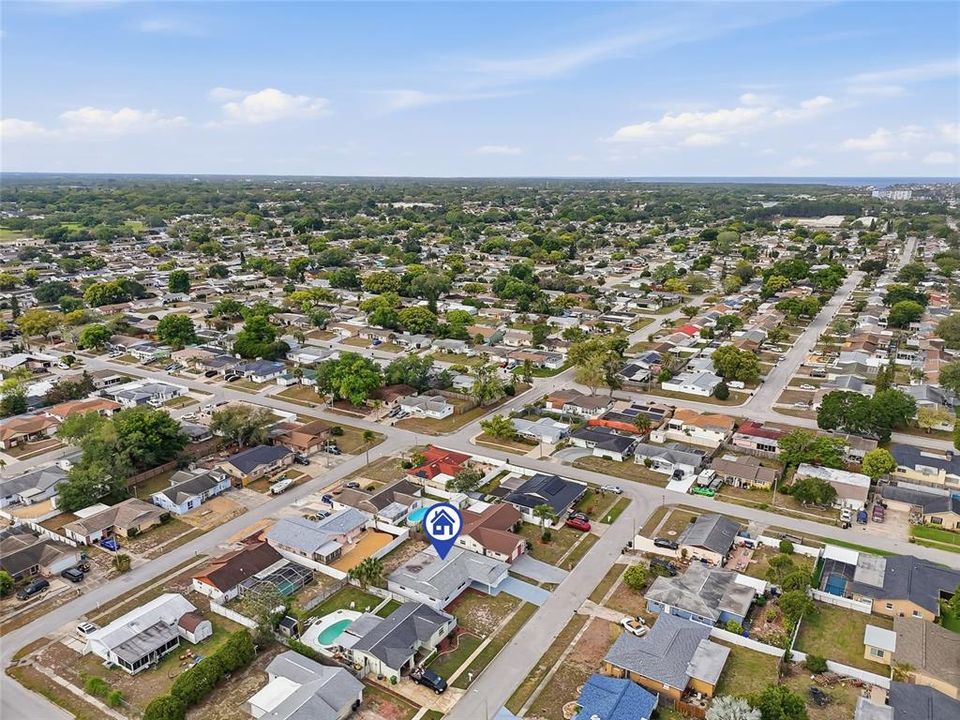 Activo con contrato: $329,000 (4 camas, 2 baños, 1561 Pies cuadrados)