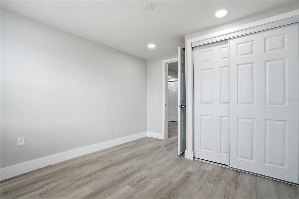 Activo con contrato: $329,000 (4 camas, 2 baños, 1561 Pies cuadrados)