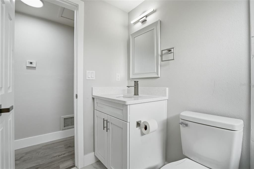 Activo con contrato: $329,000 (4 camas, 2 baños, 1561 Pies cuadrados)