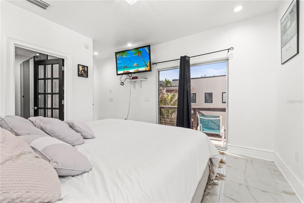 For Sale: $1,699,695 (7 beds, 4 baths, 4268 Square Feet)
