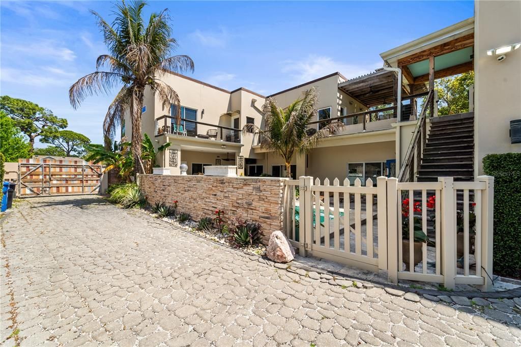 For Sale: $1,699,695 (7 beds, 4 baths, 4268 Square Feet)