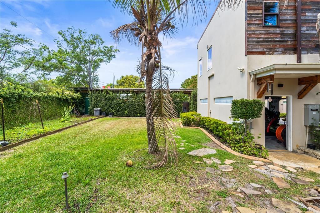 For Sale: $1,699,695 (7 beds, 4 baths, 4268 Square Feet)