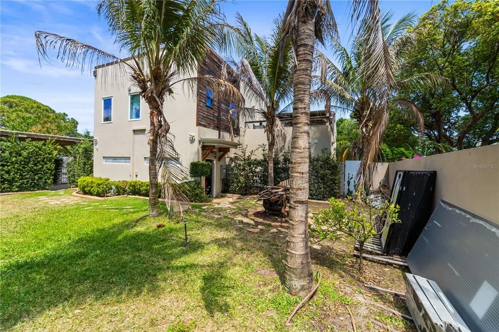 For Sale: $1,699,695 (7 beds, 4 baths, 4268 Square Feet)