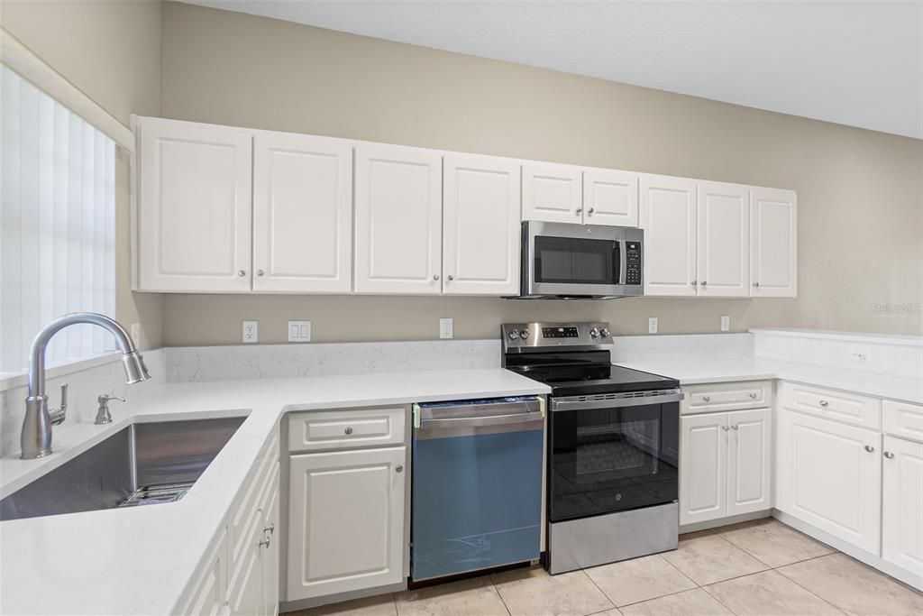 На продажу: $319,000 (3 спален, 2 ванн, 1598 Квадратных фут)