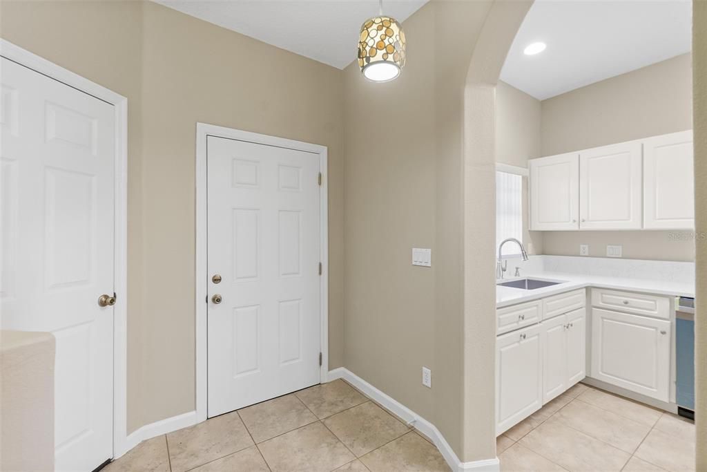 На продажу: $319,000 (3 спален, 2 ванн, 1598 Квадратных фут)