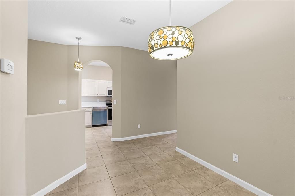 На продажу: $319,000 (3 спален, 2 ванн, 1598 Квадратных фут)