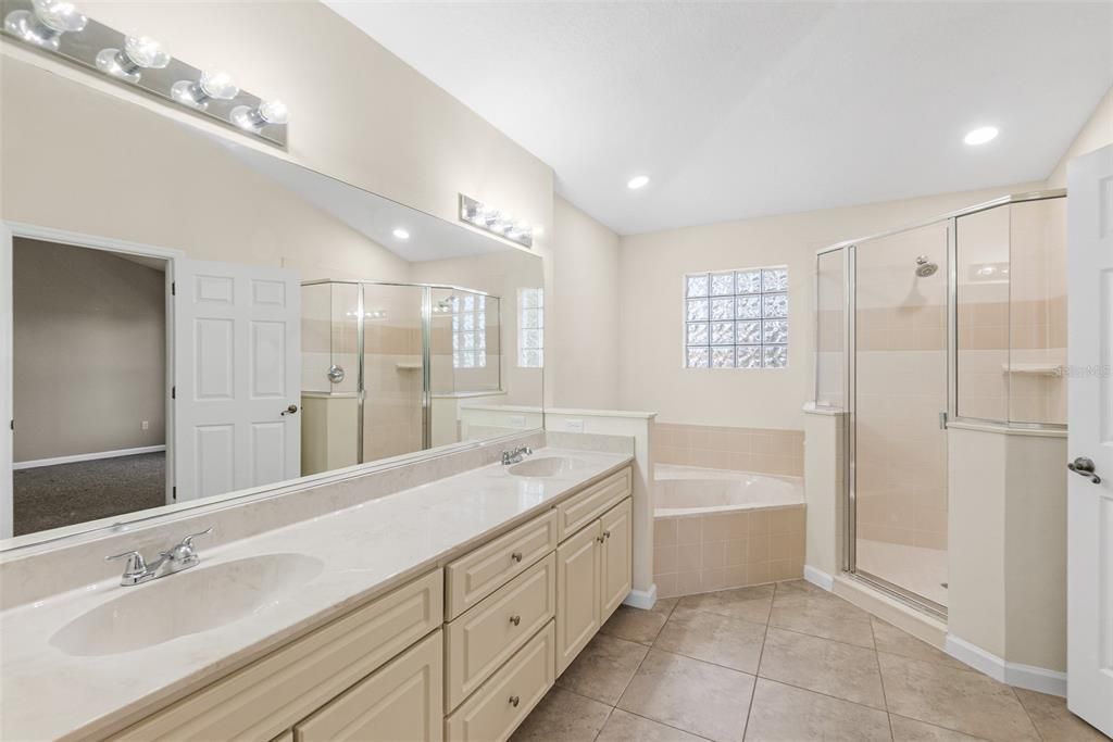 На продажу: $319,000 (3 спален, 2 ванн, 1598 Квадратных фут)