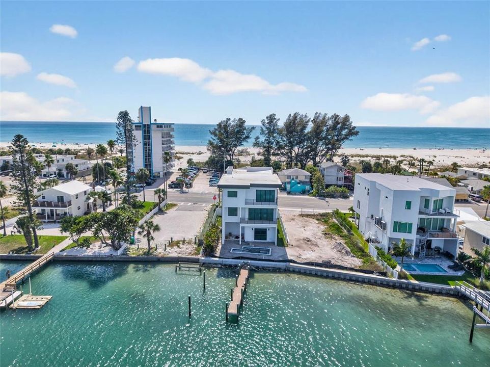 Active With Contract: $3,995,000 (5 beds, 4 baths, 4233 Square Feet)