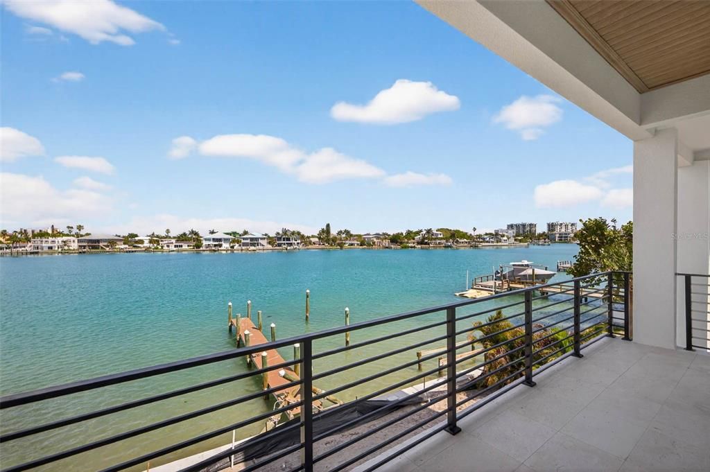 Active With Contract: $3,995,000 (5 beds, 4 baths, 4233 Square Feet)
