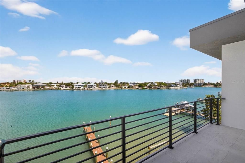Active With Contract: $3,995,000 (5 beds, 4 baths, 4233 Square Feet)