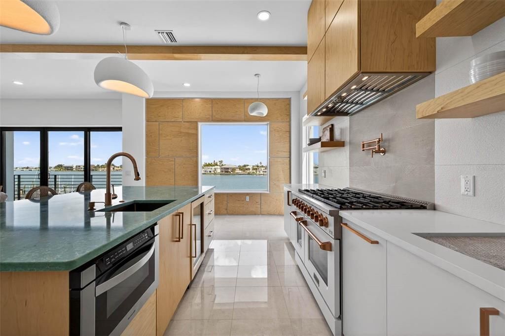 Active With Contract: $3,995,000 (5 beds, 4 baths, 4233 Square Feet)