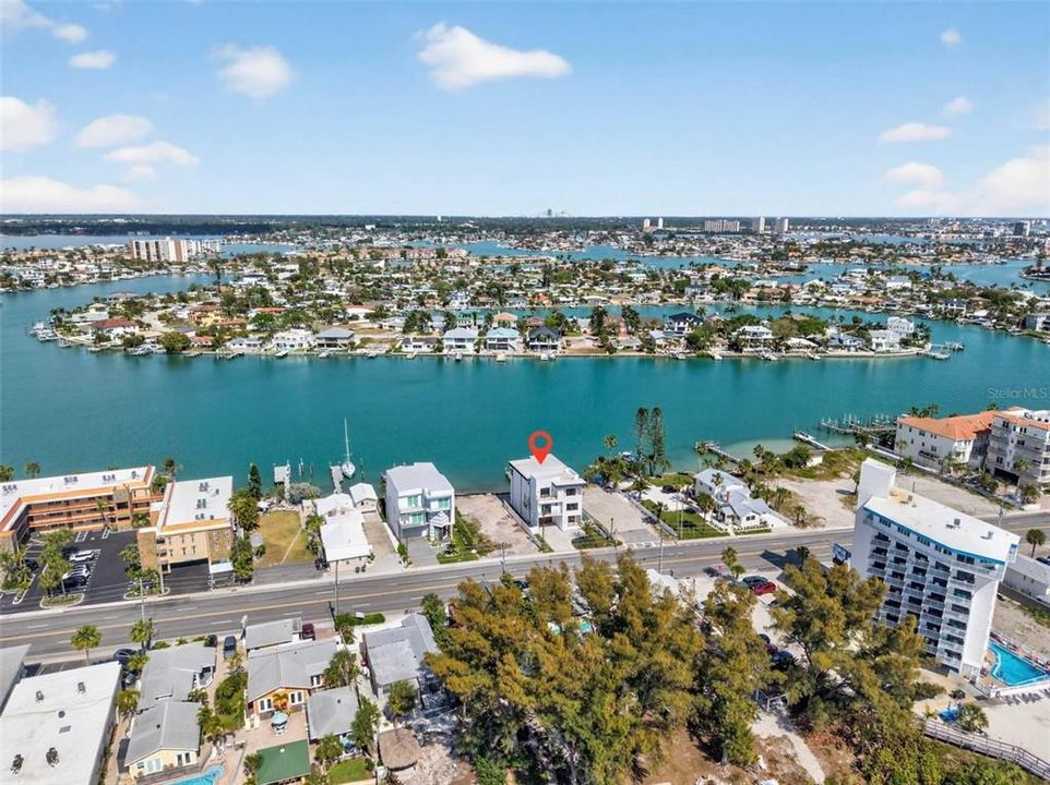 Active With Contract: $3,995,000 (5 beds, 4 baths, 4233 Square Feet)
