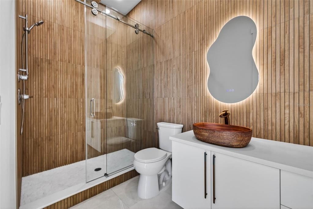 Active With Contract: $3,995,000 (5 beds, 4 baths, 4233 Square Feet)