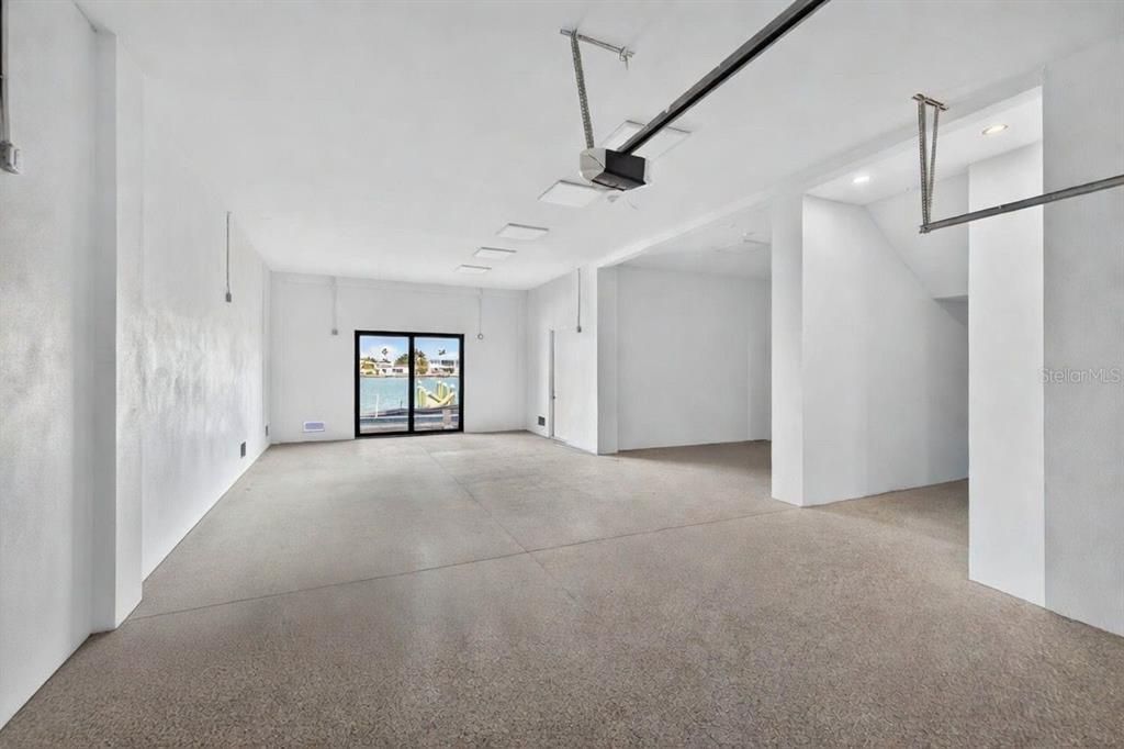 Active With Contract: $3,995,000 (5 beds, 4 baths, 4233 Square Feet)