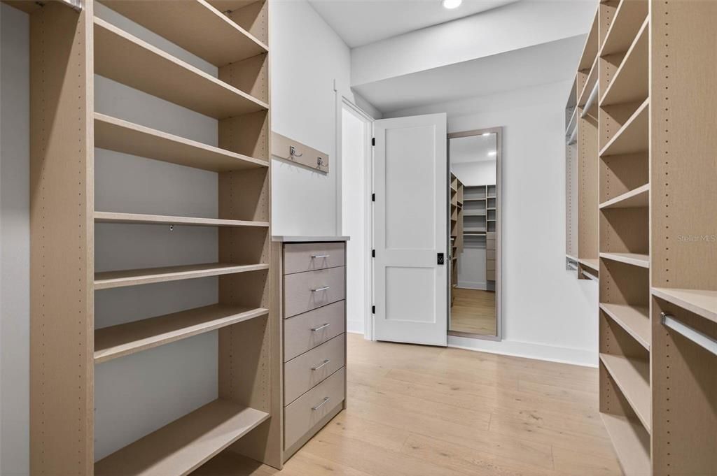 Active With Contract: $3,995,000 (5 beds, 4 baths, 4233 Square Feet)