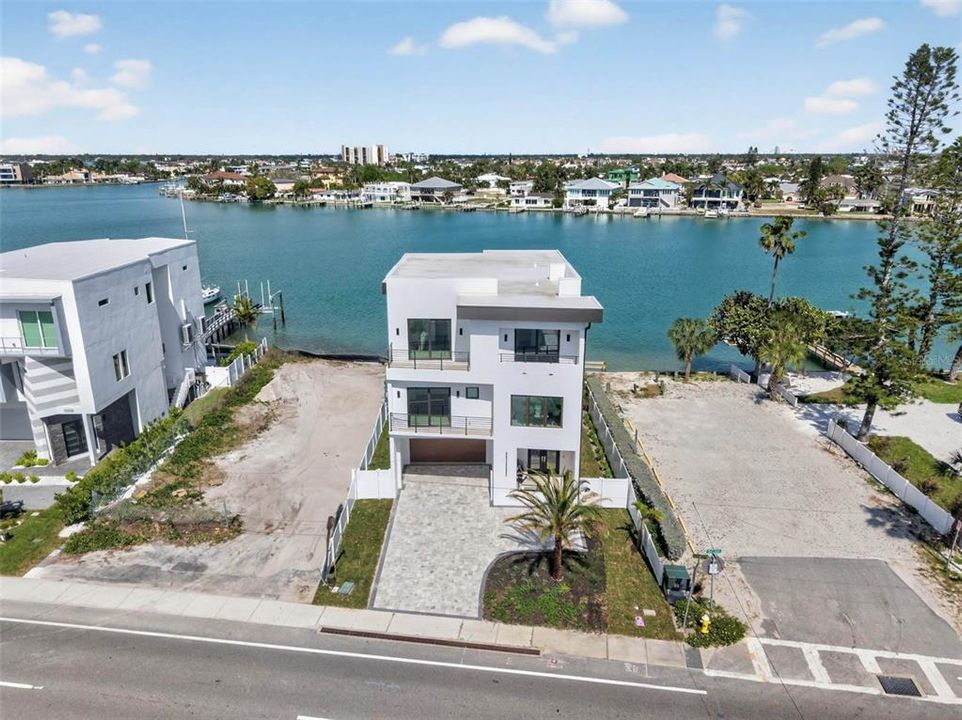 Active With Contract: $3,995,000 (5 beds, 4 baths, 4233 Square Feet)